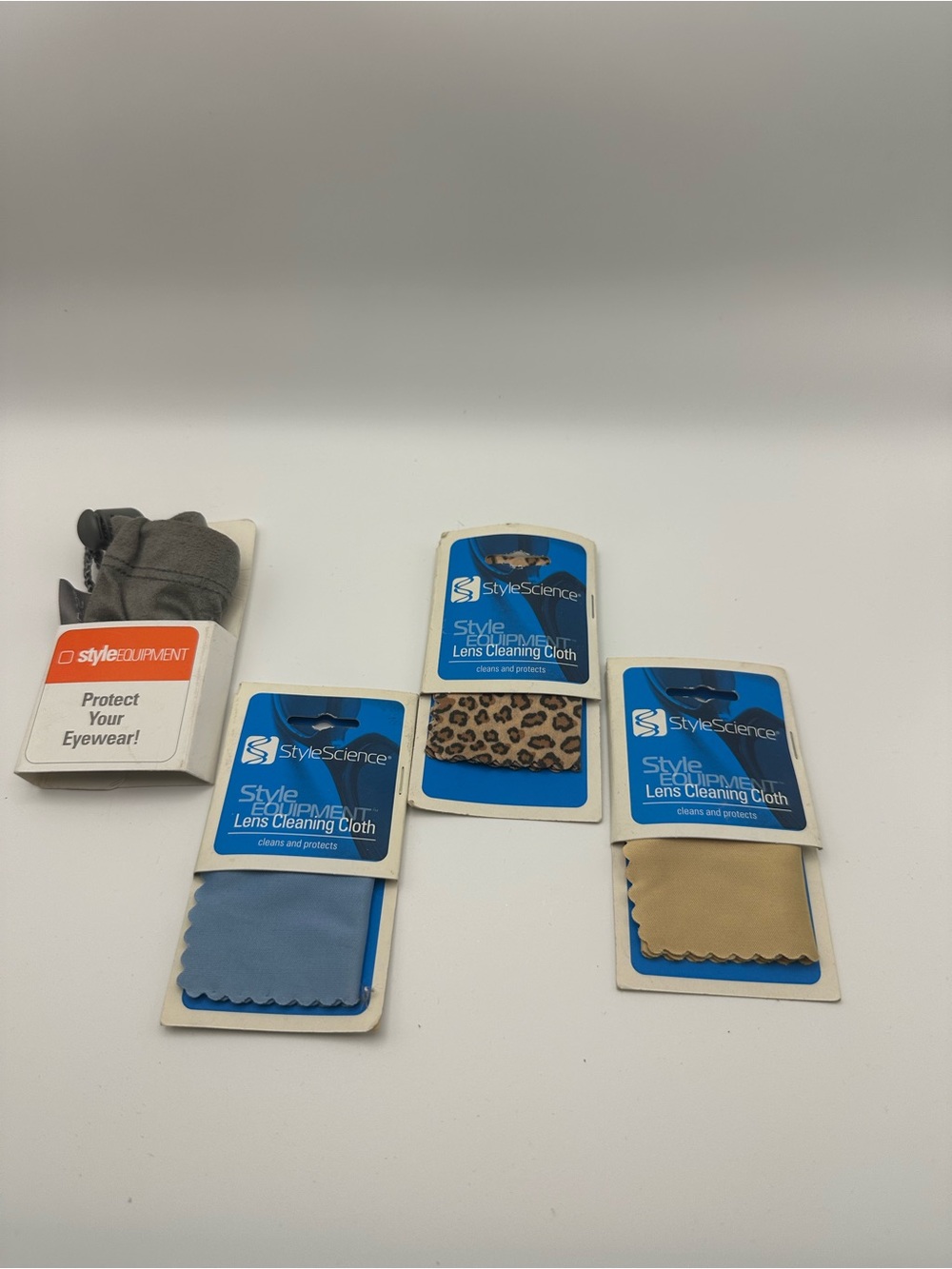 Equipment Microfiber Lens Cleaning Cloths Blue, Tan,Leopard (3-Pack) w/bag
G1004